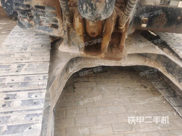 轉(zhuǎn)盤和下車架正前(工作和回轉(zhuǎn)裝置) 轉(zhuǎn)盤和下車架正前(工作和回轉(zhuǎn)裝置)