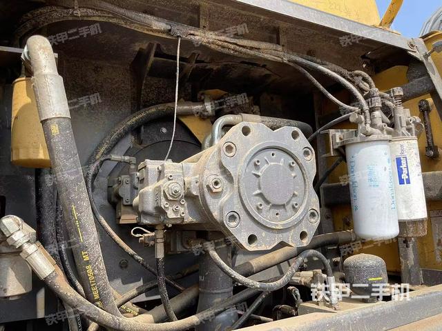 液壓泵艙室正面整體（整機(jī)外觀）