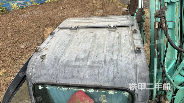 驾驶室顶部（整机外观）