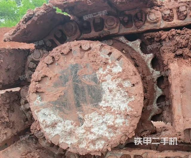 單側(cè)履帶整體(整機外觀) 單側(cè)履帶整體(整機外觀)