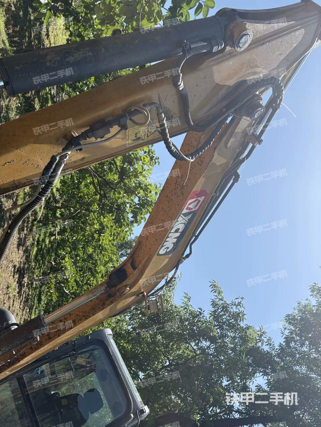 铲斗右后整体(工作和回转装置) 铲斗右后整体(工作和回转装置)