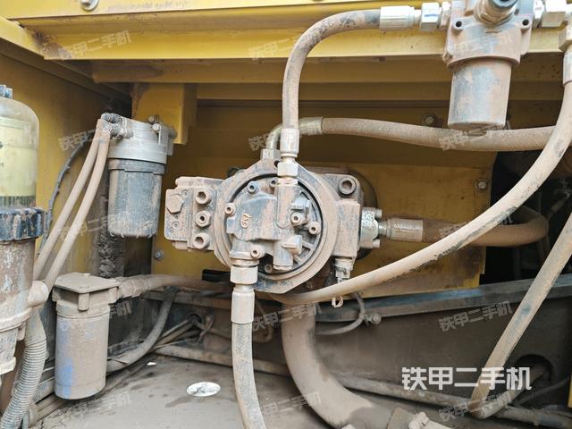 液壓泵斜45?右(大件艙室) 液壓泵斜45?右(大件艙室)