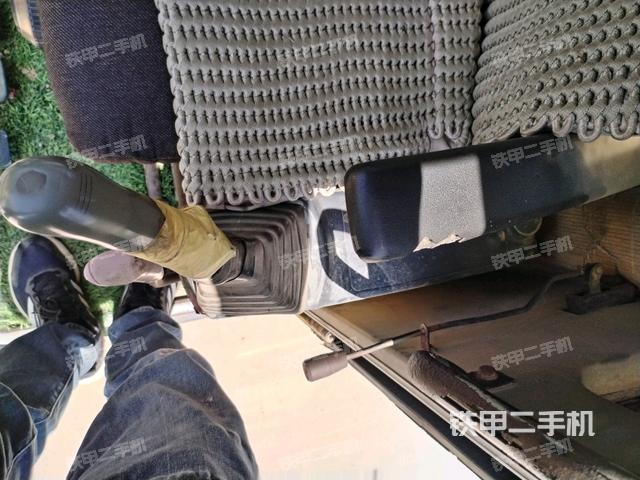 座椅左側控制臺/音響/含左手柄(駕駛室部分) 座椅左側控制臺/音響/含左手柄(駕駛室部分)