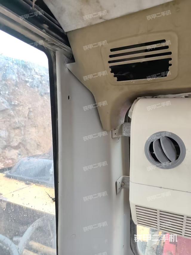 后窗玻璃角標(駕駛室部分) 后窗玻璃角標(駕駛室部分)