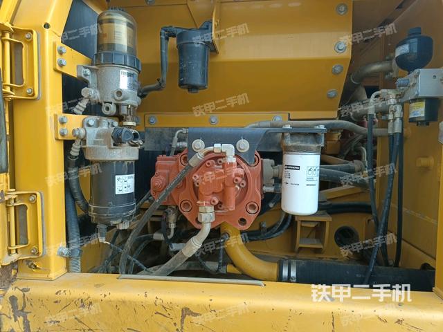 液壓泵艙室正面整體(整機(jī)外觀) 液壓泵艙室正面整體(整機(jī)外觀)