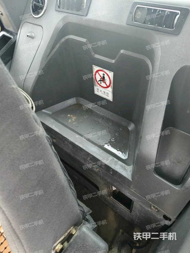 座椅右側(cè)控制臺(tái)/鑰匙門/油門/含右手柄（駕駛室部分）