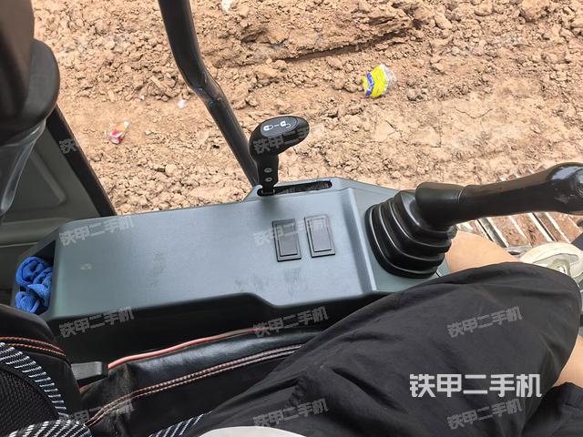 座椅左側(cè)控制臺(tái)/音響/含左手柄（駕駛室部分）