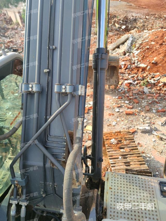 大臂背部俯视（工作和回转装置）