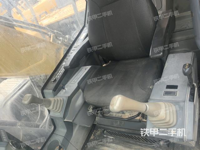 座椅后部(驾驶室部分) 座椅后部(驾驶室部分)