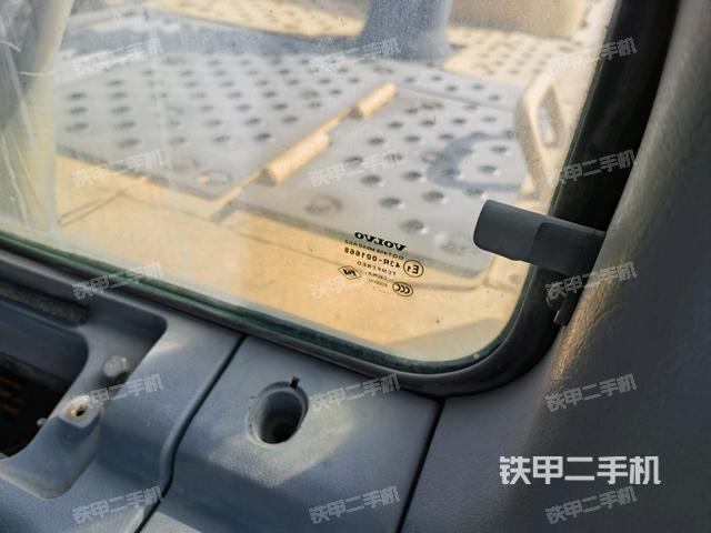 后窗玻璃角標(駕駛室部分) 后窗玻璃角標(駕駛室部分)