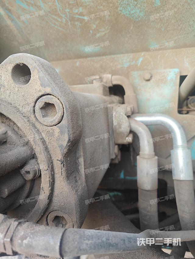 液压泵舱室正面整体(整机外观) 液压泵舱室正面整体(整机外观)