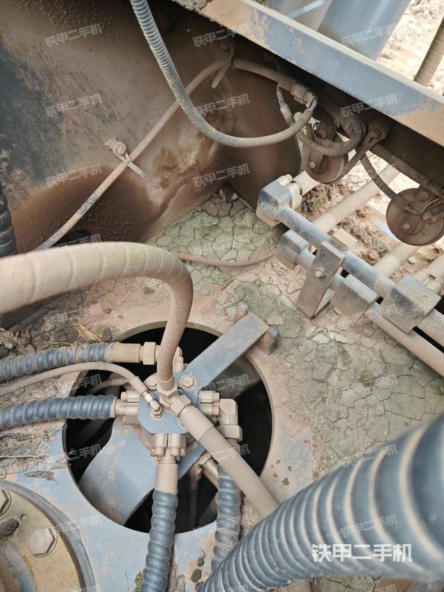 中央回转接头特写(上车部件) 中央回转接头特写(上车部件)