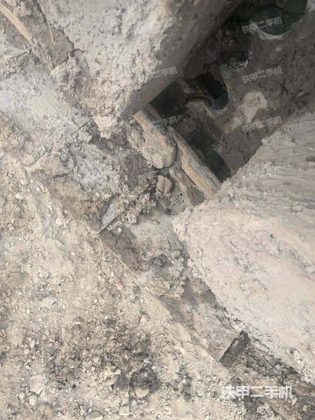 右侧履带整体(行走机构) 右侧履带整体(行走机构)