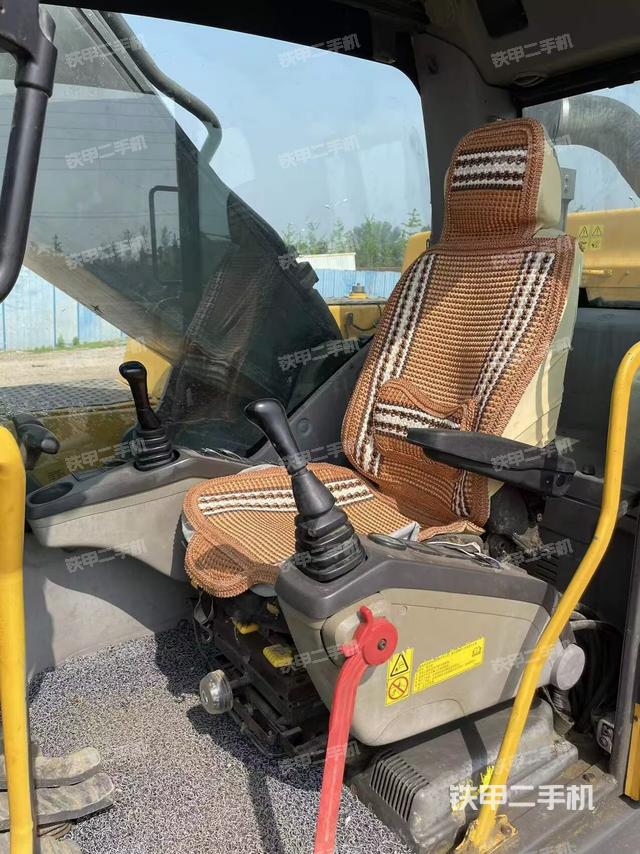 駕駛室整體（整機(jī)外觀）