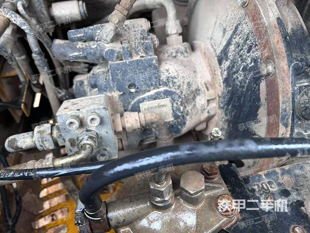 液壓泵艙室正面整體(整機(jī)外觀) 液壓泵艙室正面整體(整機(jī)外觀)