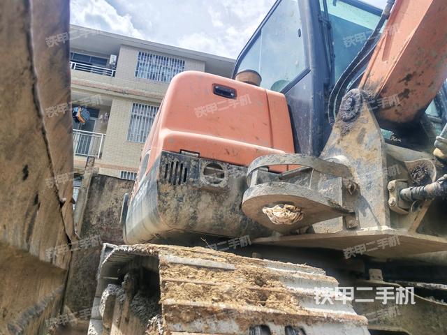 轉(zhuǎn)盤和下車架正前（工作和回轉(zhuǎn)裝置）