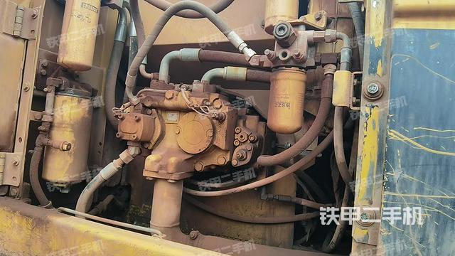 液壓泵艙室正面整體(整機外觀) 液壓泵艙室正面整體(整機外觀)