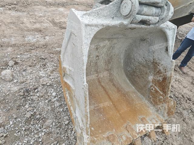 鏟斗右后整體(工作和回轉(zhuǎn)裝置) 鏟斗右后整體(工作和回轉(zhuǎn)裝置)