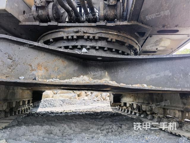 轉盤和下車架正前(工作和回轉裝置) 轉盤和下車架正前(工作和回轉裝置)