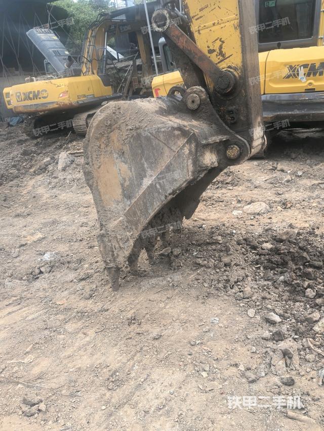 小臂整体左后(工作和回转装置) 小臂整体左后(工作和回转装置)