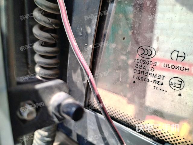 后窗玻璃角標(駕駛室部分) 后窗玻璃角標(駕駛室部分)