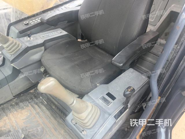 座椅右侧控制台/钥匙门/油门/含右手柄(驾驶室部分) 座椅右侧控制台/钥匙门/油门/含右手柄(驾驶室部分)