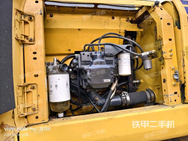 液壓泵艙室正面整體(整機(jī)外觀) 液壓泵艙室正面整體(整機(jī)外觀)