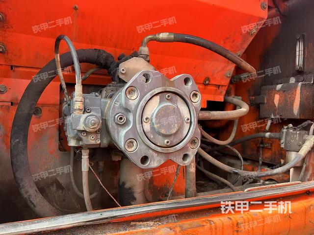 液壓泵艙室正面整體(整機(jī)外觀) 液壓泵艙室正面整體(整機(jī)外觀)