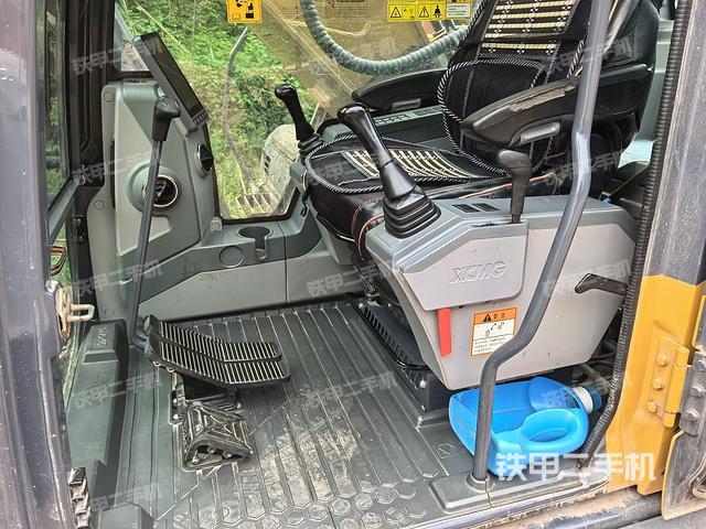 左后方玻璃角標(biāo)（駕駛室部分）