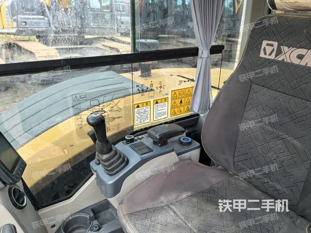 座椅左側(cè)控制臺(tái)/音響/含左手柄(駕駛室部分) 座椅左側(cè)控制臺(tái)/音響/含左手柄(駕駛室部分)