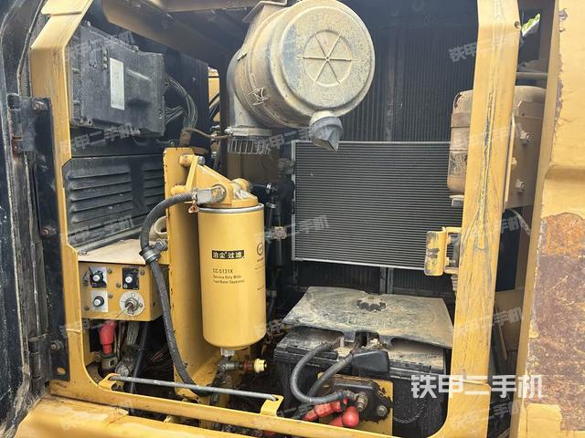 散熱器正面(大件艙室) 散熱器正面(大件艙室)