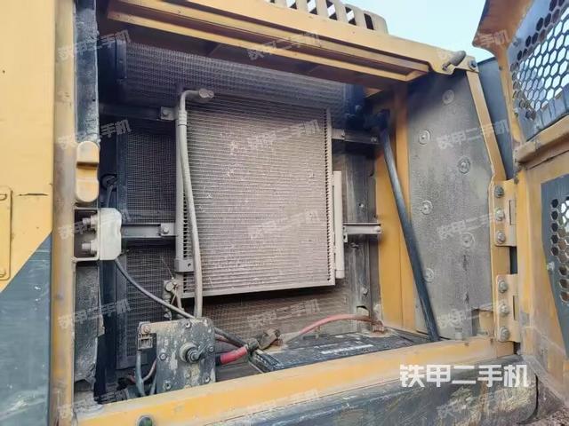 散熱器正面(大件艙室) 散熱器正面(大件艙室)