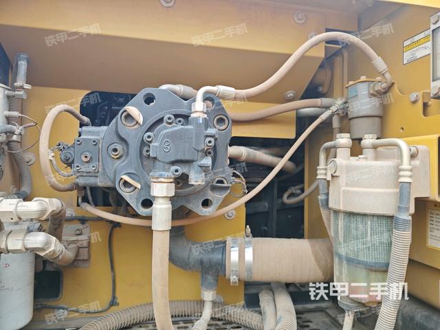 液壓泵斜45?右(大件艙室) 液壓泵斜45?右(大件艙室)