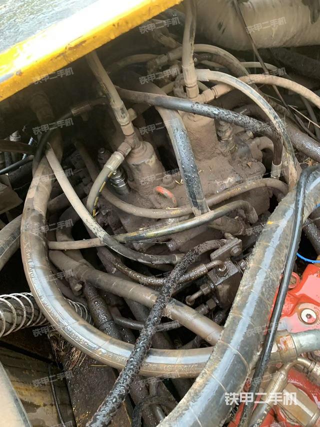 回转马达和主控阀（整机外观）