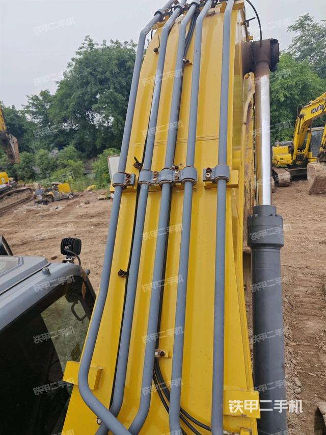 大臂背部俯视(工作和回转装置) 大臂背部俯视(工作和回转装置)