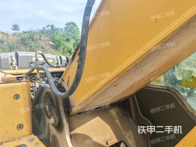 大臂根部?斜視(工作和回轉(zhuǎn)裝置) 大臂根部?斜視(工作和回轉(zhuǎn)裝置)