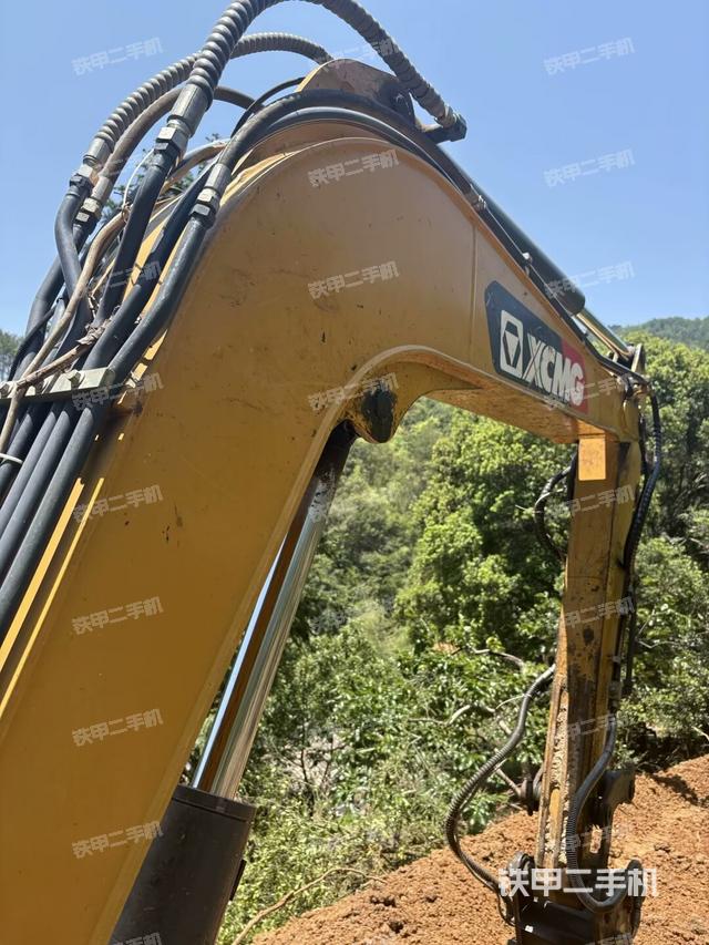 小臂整体左后(工作和回转装置) 小臂整体左后(工作和回转装置)