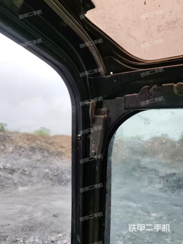 駕駛室左前45度(駕駛室部分) 駕駛室左前45度(駕駛室部分)