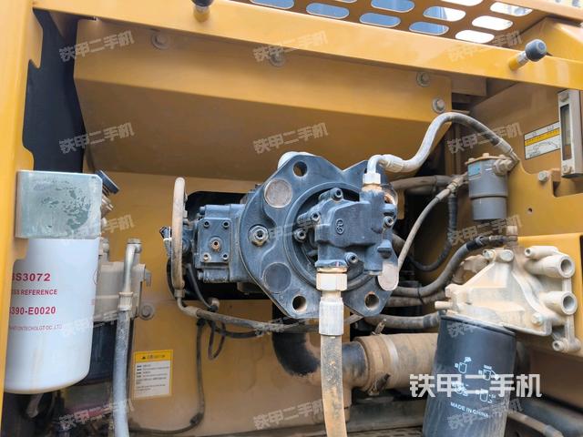 散熱器正面(大件艙室) 散熱器正面(大件艙室)