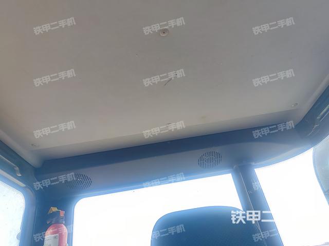 驾驶室顶部(整机外观) 驾驶室顶部(整机外观)