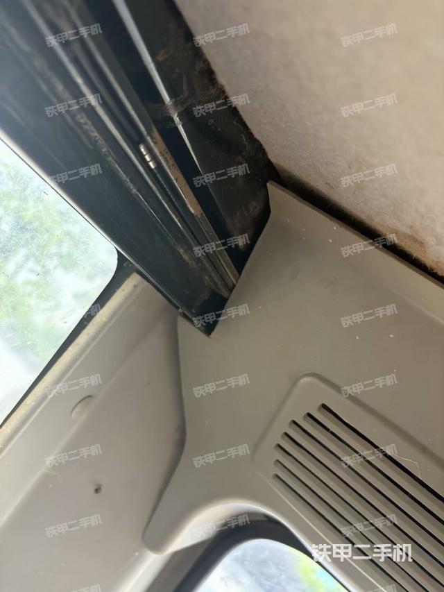 座椅后部(駕駛室部分) 座椅后部(駕駛室部分)