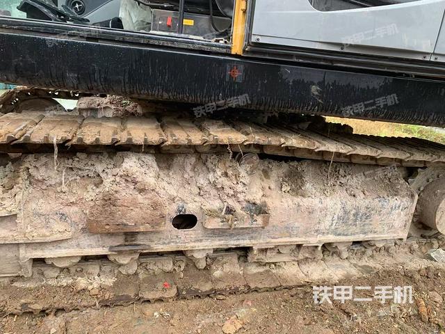 单侧履带整体(整机外观) 单侧履带整体(整机外观)