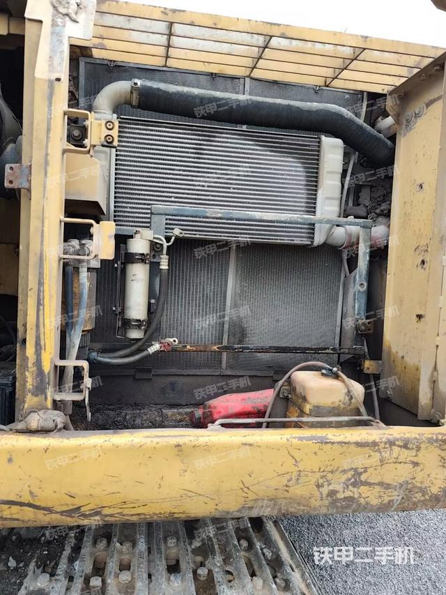 散熱器正面(大件艙室) 散熱器正面(大件艙室)