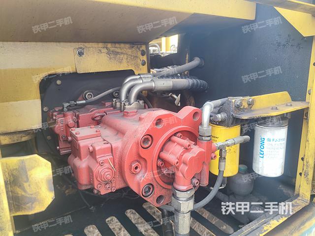 液壓泵艙室正面整體(整機(jī)外觀) 液壓泵艙室正面整體(整機(jī)外觀)