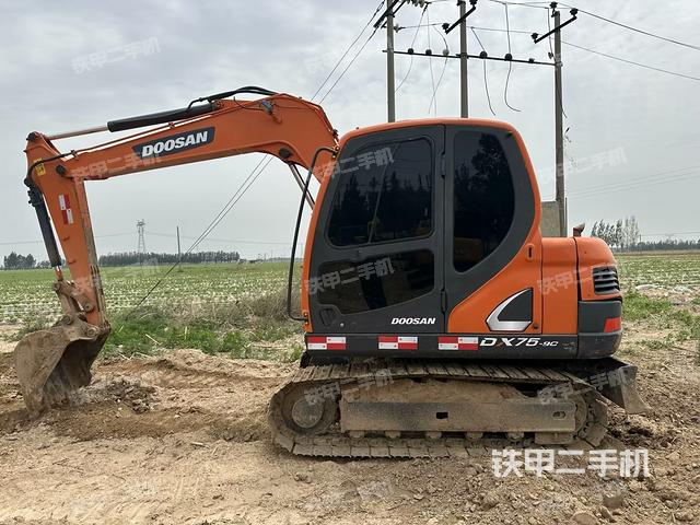 斗山DX75-9C挖掘機(jī)
