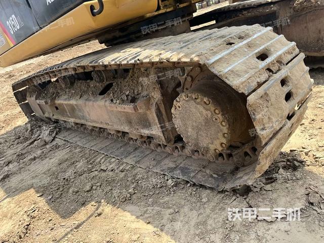 單側(cè)履帶整體(整機(jī)外觀) 單側(cè)履帶整體(整機(jī)外觀)