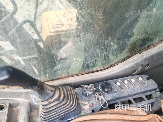 座椅右側(cè)控制臺/鑰匙門/油門/含右手柄（駕駛室部分）