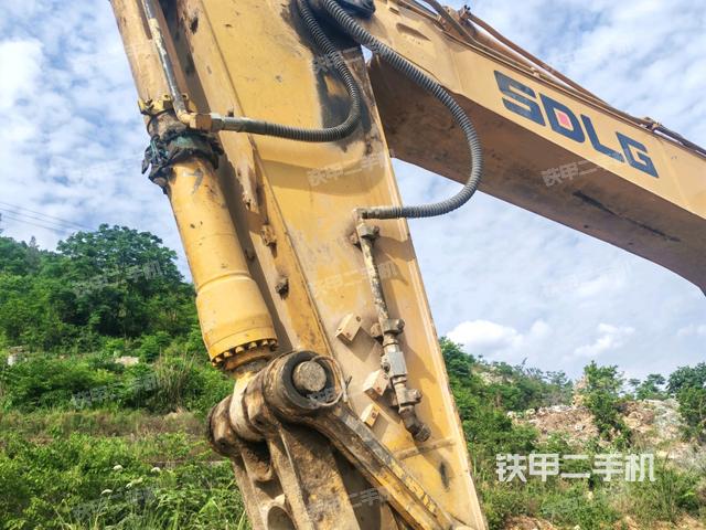 小臂整體左后(工作和回轉(zhuǎn)裝置) 小臂整體左后(工作和回轉(zhuǎn)裝置)
