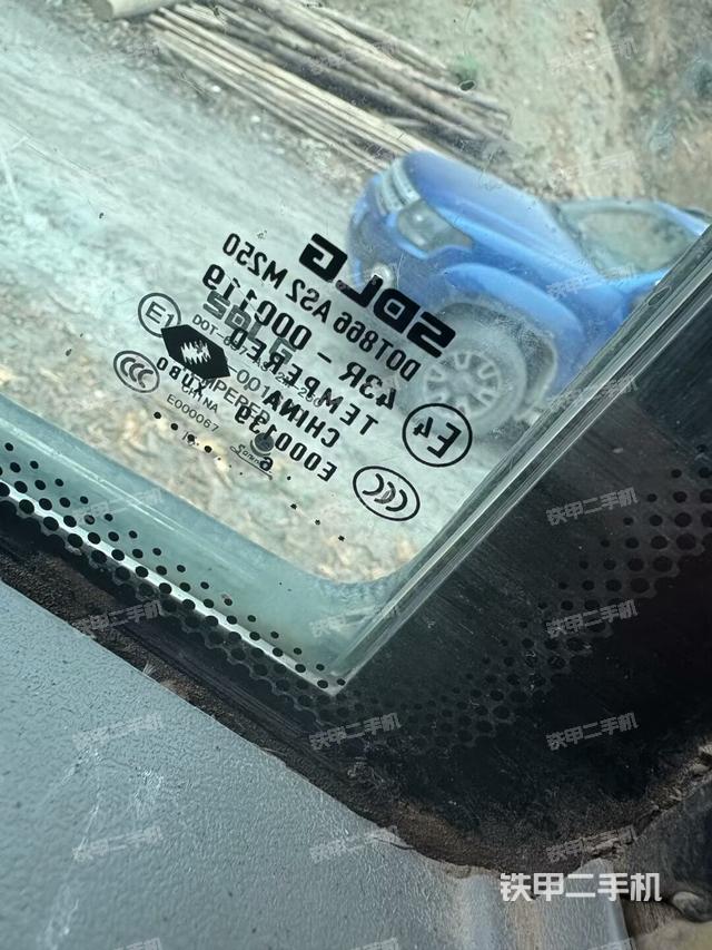 后窗玻璃角標（駕駛室部分）