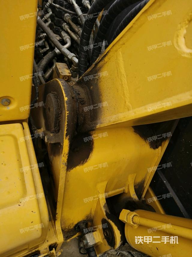 轉(zhuǎn)盤和下車架正前（工作和回轉(zhuǎn)裝置）